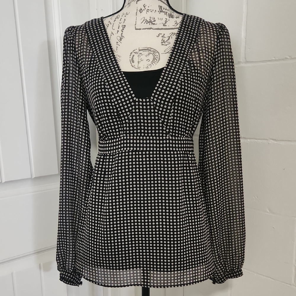Daisy Fuentes Monochrome V-Neck Blouse